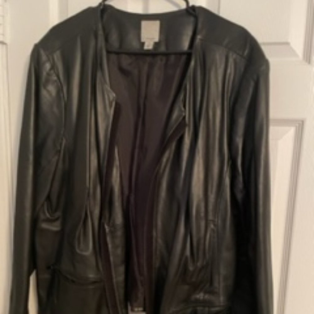 Halogen	plus size 24w  black leather jack with  2 front zippered pockets